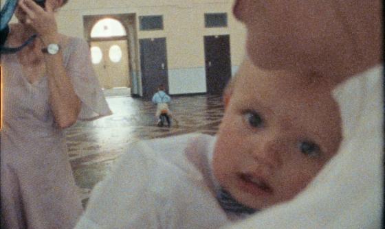 Scéna z filmu Osm milimetrů rodiny