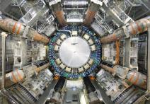 Scéna z filmu CERN neboli Továrna na absolutno