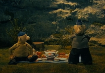 Scéna z filmu Pat a Mat: Snídaně v trávě