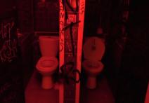 Scéna z filmu Neotvírat!